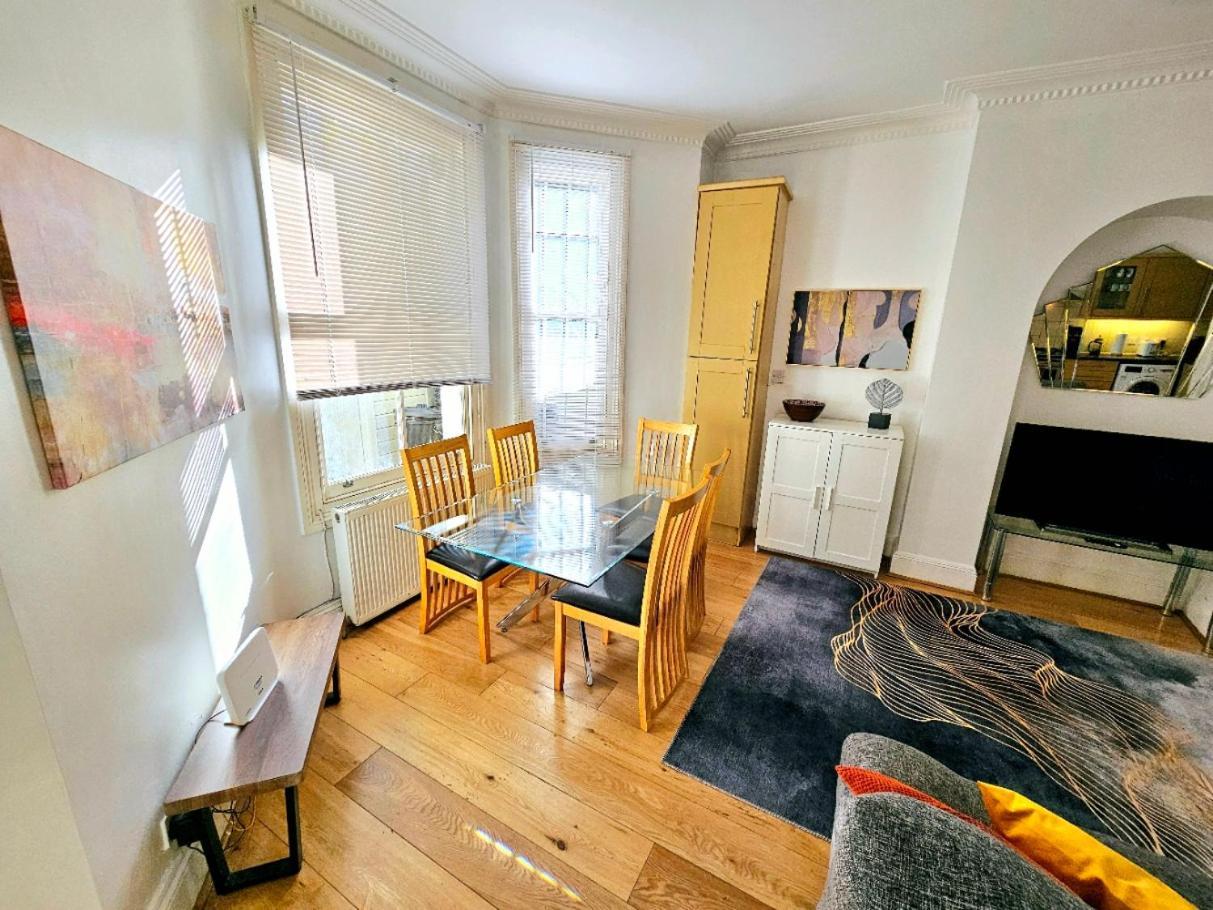 Spacious & Cosy 2 Bedroom Home Plus 2 Sofa-Beds With Private Entrance And Back Patio, 3 Min Walk To Earl'S Court Station London Exterior photo