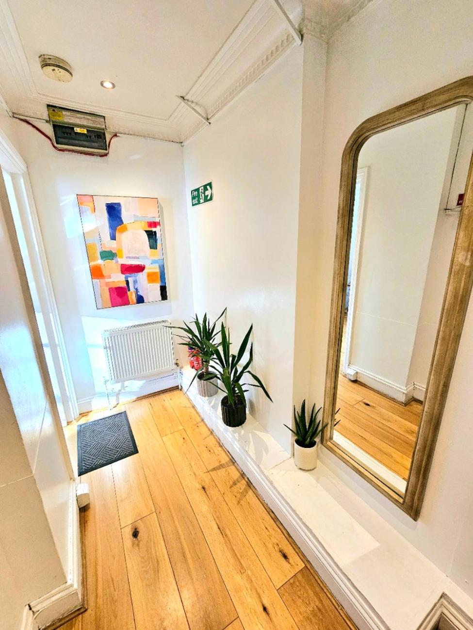 Spacious & Cosy 2 Bedroom Home Plus 2 Sofa-Beds With Private Entrance And Back Patio, 3 Min Walk To Earl'S Court Station London Exterior photo
