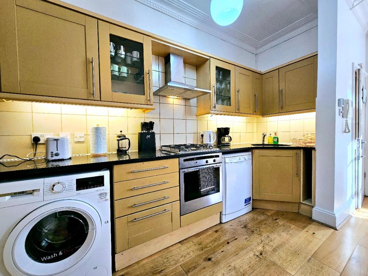 Spacious & Cosy 2 Bedroom Home Plus 2 Sofa-Beds With Private Entrance And Back Patio, 3 Min Walk To Earl'S Court Station London Exterior photo