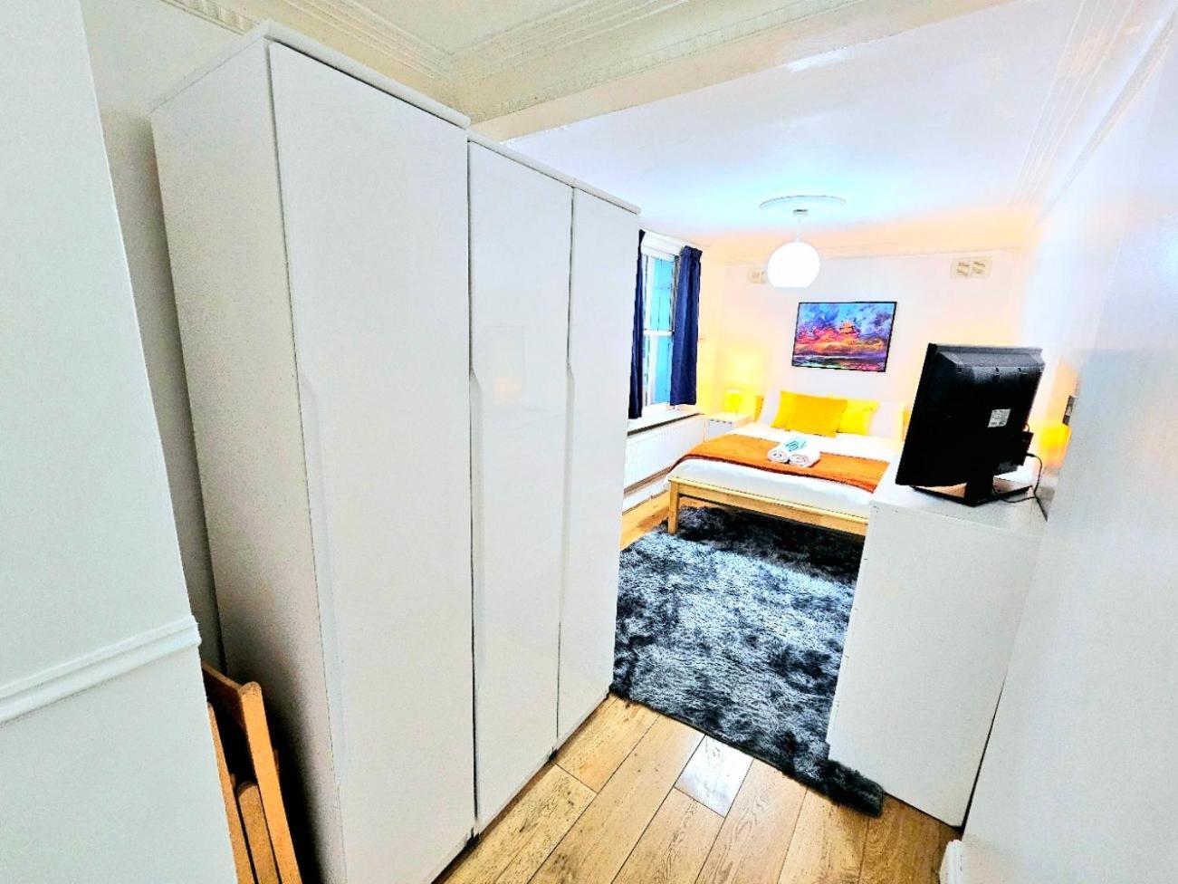 Spacious & Cosy 2 Bedroom Home Plus 2 Sofa-Beds With Private Entrance And Back Patio, 3 Min Walk To Earl'S Court Station London Exterior photo