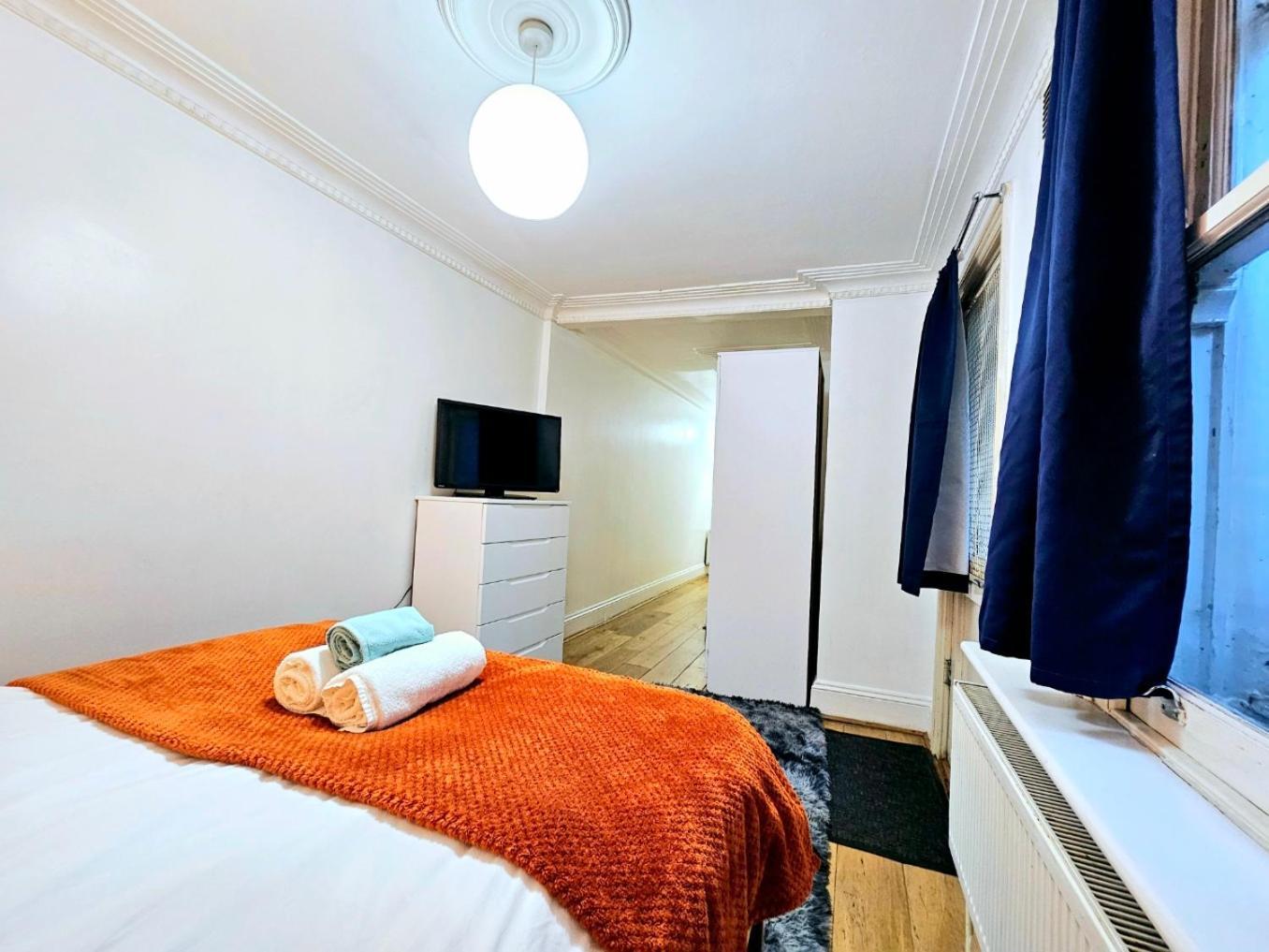 Spacious & Cosy 2 Bedroom Home Plus 2 Sofa-Beds With Private Entrance And Back Patio, 3 Min Walk To Earl'S Court Station London Exterior photo