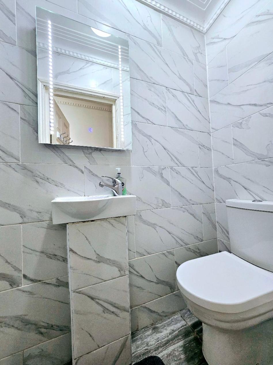 Spacious & Cosy 2 Bedroom Home Plus 2 Sofa-Beds With Private Entrance And Back Patio, 3 Min Walk To Earl'S Court Station London Exterior photo